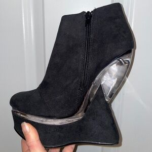 Qupid Black Wedge Bootie Zip up Heel unique Women’s Size 6